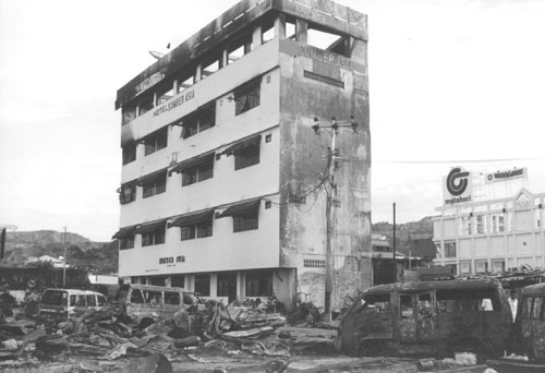 hotel-rusak1.jpg (38204 bytes)