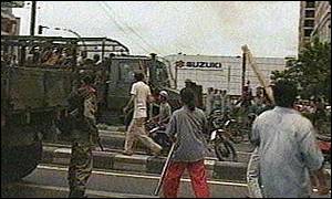 _219368_riot_300[1].jpg (15449 bytes)