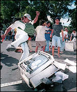 _219525_Mobs_toss_computer_150[1].jpg (9564 bytes)